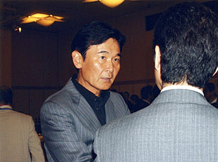 都倉 俊一氏